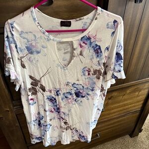 Lightweight flowery shirt